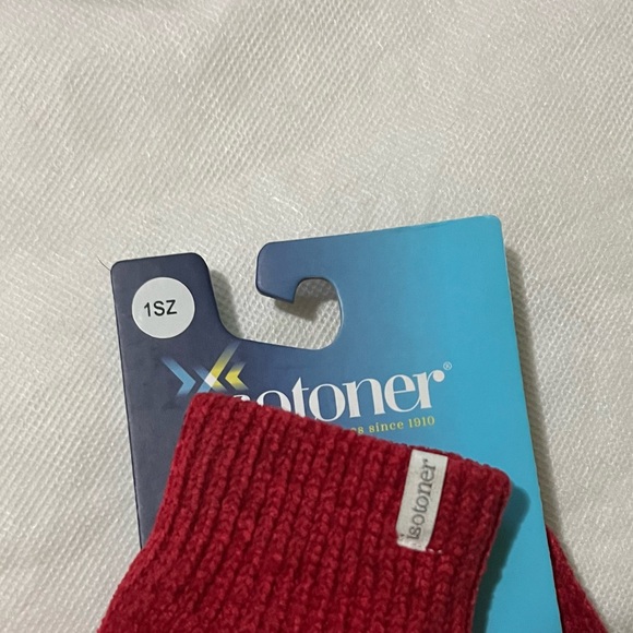 Isotoner Vibrant Red Knit Gloves for women’s One size - Picture 3 of 7